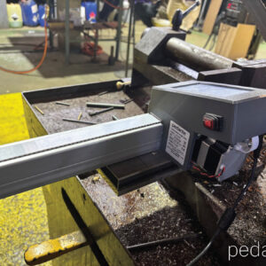 Pedante automatic length stop used for accurate metal fabrication operations in Spain workshop