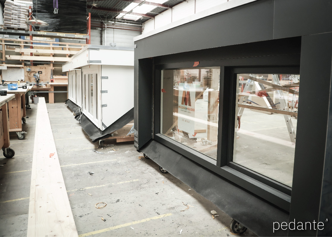 Industriell produktion av takkupor med Pedantes automatiska längdstopp i Nederländerna