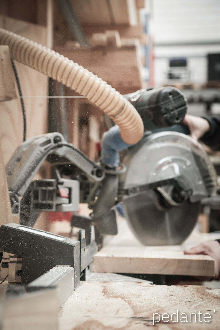 Digitalt längdstopp från Pedante för exakt kapning av trä hos en nederländsk takkupetillverkare