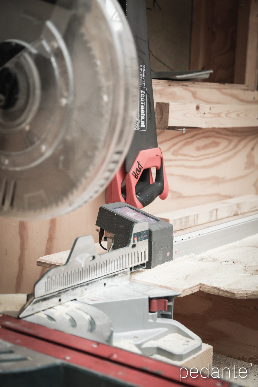 Integration av Pedantes automatiska längdstopp i en kap- och gersågslinje i en nederländsk takkupaverkstad